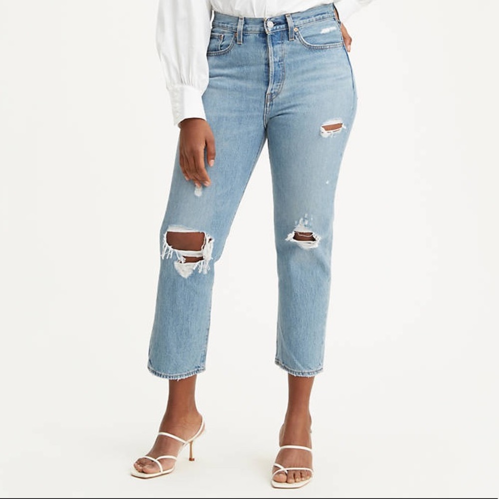NWT Levi’s Wedgie Straight distressed jeans